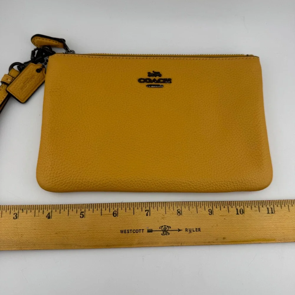 Coach Pebbled Leather Wristlet Small Mustard Yellow Excellent Zip Clutch (2117)‎